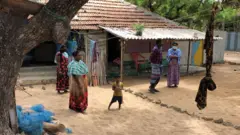 அகதிகள் முகாம்
