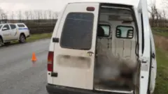 автомобіль і поліцейська машина