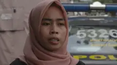 ইন্দোনেশিয়ায় কোভিডে মৃতদের কবর দিচ্ছেন যারা