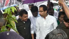 वांद्रे-सायन लिंक रोडवरील महाराष्ट्र नेचर पार्कमध्ये तत्कालीन मुख्यमंत्री देवेंद्र फडणवीस आणि उद्धव ठाकरे यांनी 3 कोटी वृक्षलागवडीच्या मोहिमेचा आरंभ केला होता.