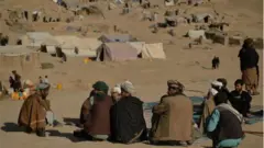 د قلعه نو په شاوخوا کې کورني بې ځایه شوي خلک. ارشیف تصویر