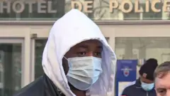 Uwo akora muvyo umuziki azwi gusa kw'izina rya Michel, yavuganye n'abamenyeshamakuru hanze y'icicaro gikuru c'igipolisi i Paris