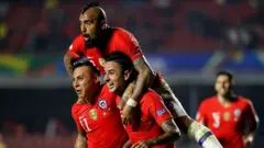 Jugadores de Chile celebran
