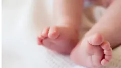 Pés de bebê