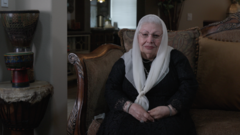 د استاد فریده مهوش د هنري اثارو ډیجیټلي کېدل: "اندېښمنه وم چې کډوالۍ کې به رانه ورک شي"