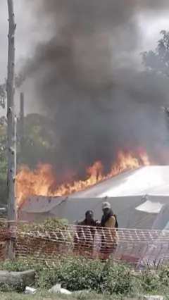 Une bâche en feu