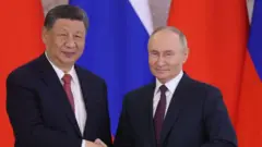 習近平與普京握手照片