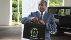 Minisitiri w'imari w'u Rwanda ajya kugeza ingengo y'imari ku Nteko y'u Rwanda