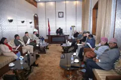 छ दलको बैठक