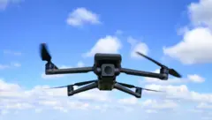 Jirgi maras matuƙi ɗauke da kyamara