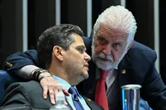 Alcolumbre e Wagner conversando