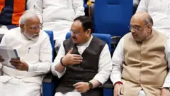 प्रधानमंत्री नरेंद्र मोदी और अमित शाह के साथ जेपी नड्डा