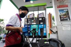 "ขนาดเราเป็นเจ้าของปั๊ม เรายังไม่รู้เลยว่าพอไหม": สถานการณ์น้ำมันไทย เพียงพอหรือไม่ มีใครกักตุนน้ำมันไหม