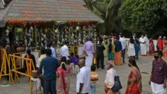 তামিলনাডুর একটি মন্দিরে ভক্তসমাগম