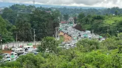 အိမ်ပြင်ထွက်မရ၊ လမ်းမနဘေးပိတ်မိနေတဲ့ လားရှိုးနဲ့ မိုးကုတ်က စစ်ရှောင်တွေ