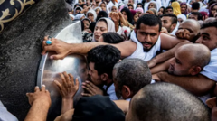 Kí ni pàtàkì Òkúta Dúdú táwọn olùjọsìn máa ń fọwọ́ kan tàbí fẹnu kò ní Kaaba lásìkò Hajj?