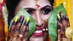 भारतीय तेस्रोलिङ्गी महिला टिस्टा दासले कोलकातामा विवाह परम्परागत शैलीमा विवाह गरेकी छन्।