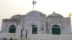 ਮਸਜਿਦ ਬੇਗ਼ਮ ਬਾਲਰਸ