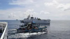 सबीना द्वीप में चीन और फिलीपींस के जहाज़ एक दूसरे से हुई टक्कर