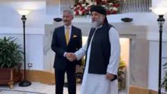 کابل د طالبانو حکومت د سوداګرۍ وزیر د هند د بهرنیو چارو له وزیر سره په ډیلي کې کتلي.