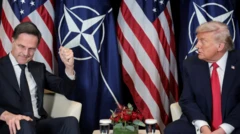 नेटो के प्रमुख मार्क रुटे के साथ मीटिंग के दौरान डोनाल्ड ट्रंप