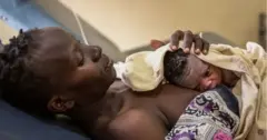 Obinrin to ṣẹṣẹ bimọ