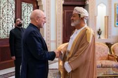 عُمان وإيران تدرسان "تكاليف" الخدمات المرتبطة بإدارة مضيق هرمز، ورفض أمريكي لفرض رسوم في الممر المائي