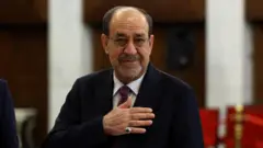 نوری مالکی که برای دو دوره نخستوزیر عراق بود در سال ۲۰۱۴ در پی فشار آمریکا از قدرت کنارهگیری کرد