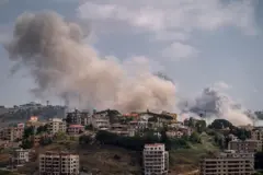 تصاعد الدخان عقب غارة جوية إسرائيلية في 2 يونيو/حزيران 2026 على مدينة النبطية في لبنان.