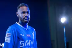 نيمار جونيور مرتديا قميص الهلال