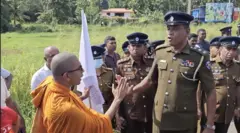 දිවුලපිටියෙන් ආරම්භ වූ පා ගමනට සහභාගී වී සිටියදී අත්අඩංගුවට ගත් සැකකරුවන් මිනුවන්ගොඩ අධිකරණයට ඉදිරිපත් කරන බව පොලීසිය පවසයි.