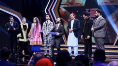 روی صحنه برنامه تلویزیونی