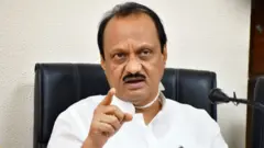 अजित पवार 