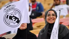 الجماهير في ملعب الجوهرة
