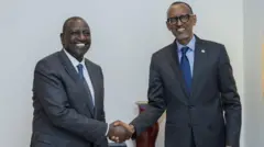 P﻿erezida William Ruto na Paul Kagame bagiranye ibiganiro iruhande rw'iyi nama mu Misiri