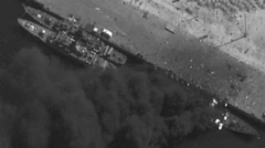 Imagem de satélite mostra três navios ancorados em um porto iraniano. Pode-se ver fumaça saindo de um dos navios.