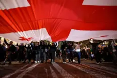 Узарбек Жылкыбаев: Президенти баш, премьери төш болуп эле үгүттөйт экен