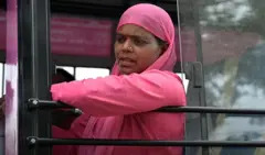 बिहार में चलाई गईं पिंक बसें