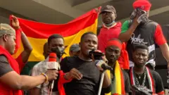 Seven men gather dey tok