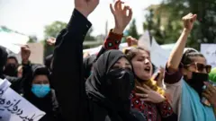 افغانې ښځې 