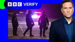 夜間に路上に立つ米法執行機関職員の写真と、ロズ・アトキンスBBC分析担当編集長のコラージュ画像