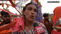 सावन मास में सैकड़ों किलोमीटर की यात्रा करते हैं कांवड़ यात्री