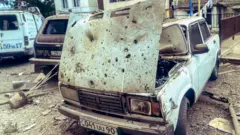 Во дворе дома после артобстрела. Ханкенди\Степанакерт