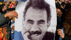 Aasaasaha xibiga PKK ayaa ugu baaqay hoggaamiyayaasha ururka in ay hubka dhigaan lana kala diro ururka