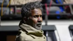 काश्मीरमधून पलायन करणारे परप्रांतिय मजूर