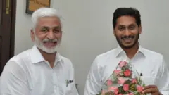 ముఖ్యమంత్రి జగన్మోహన్‌రెడ్డితో విజయసాయిరెడ్డి
