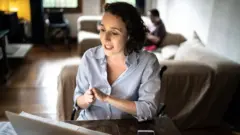 حل "زوم" محل العديد من الاجتماعات أثناء الوباء