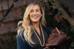 Sarah Jessica Parker em gravação da série 'And Just Like That'