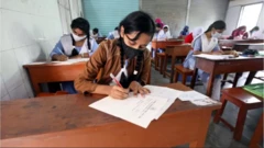 পরীক্ষায় অংশ নিচ্ছে শিক্ষার্থীরা