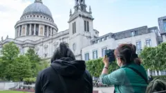 香港BNO移民潮：一位單親母親攜女兒闖蕩英國的故事